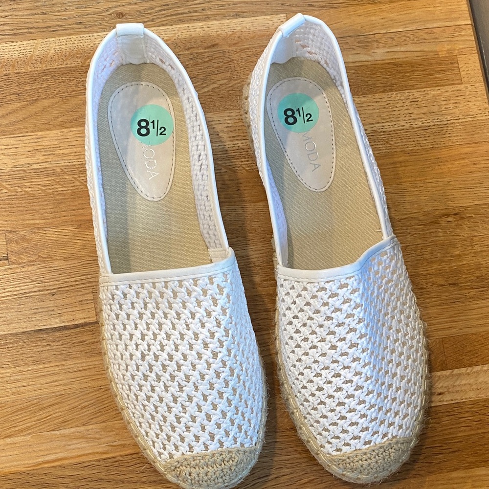 Moda Women's Cream Espadrille Flats